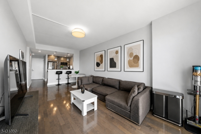 3312 Hudson Ave 6