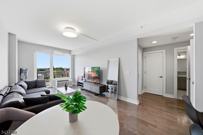 3312 Hudson Ave 6