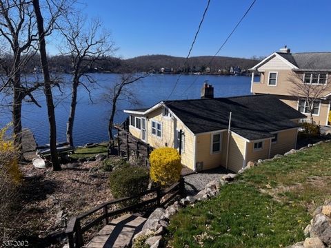 Photo of 25 Meteor Trl, Byram, NJ 07821 (MLS # 3993414)