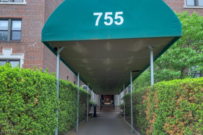 755 Anderson Ave 5i