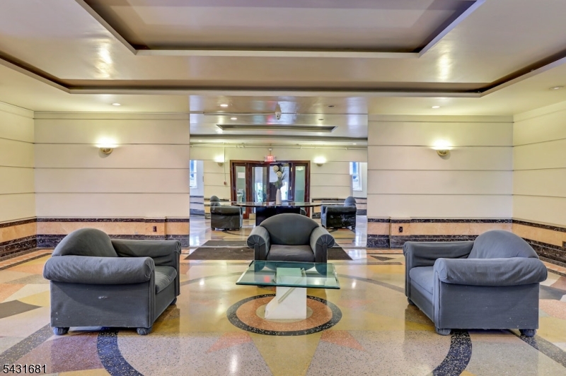 755 Anderson Ave 5i