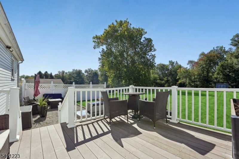23 Huyler Rd