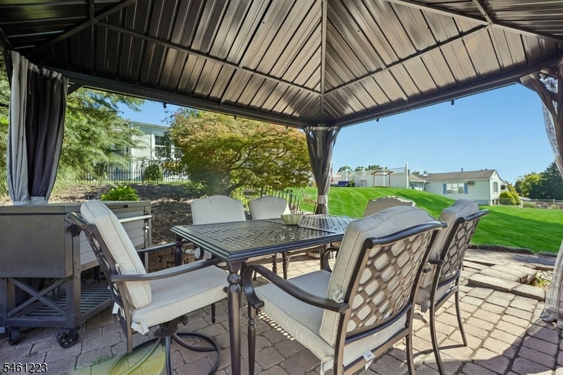 23 Huyler Rd