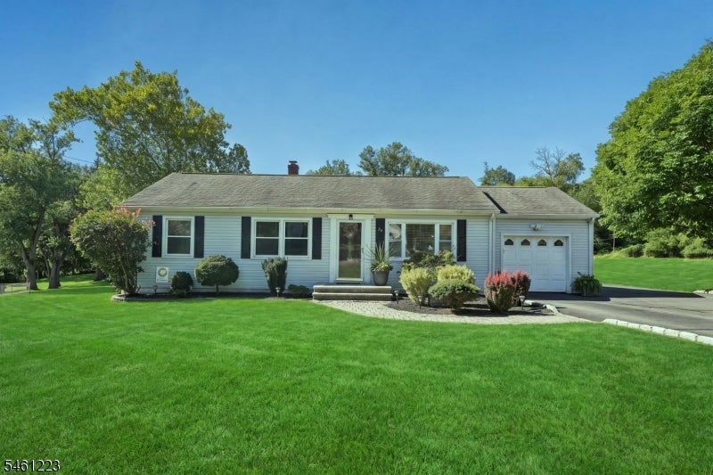 23 Huyler Rd