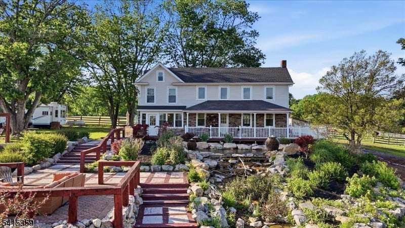 72 Pond Ln