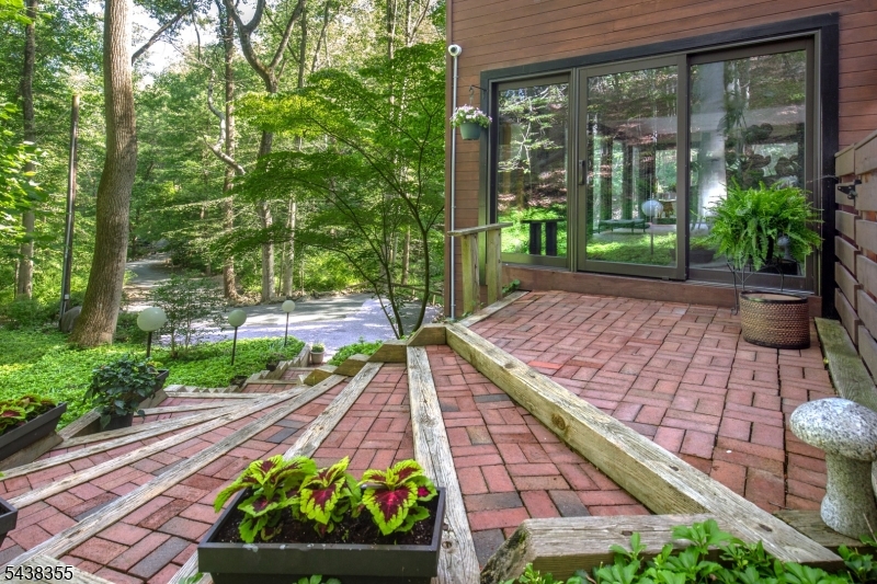 37 Guinea Hollow Rd