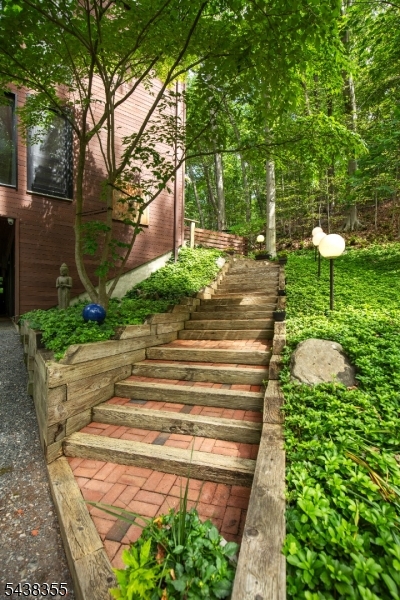 37 Guinea Hollow Rd