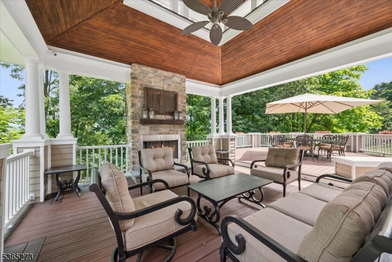 7 Sycamore Dr