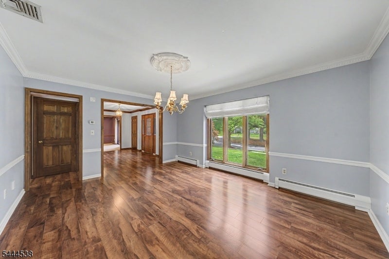 4 Unneberg Ave