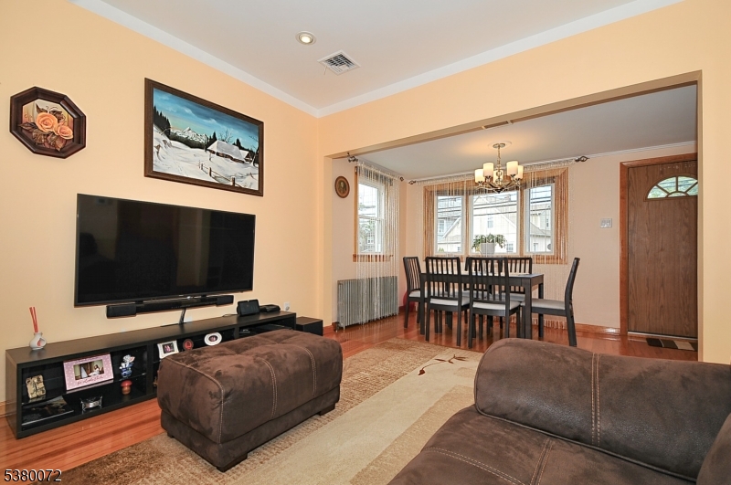 409 Raritan Rd