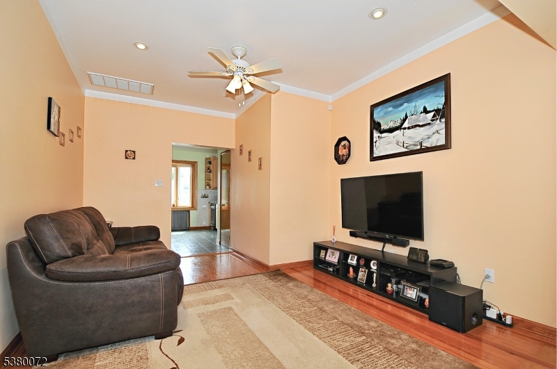 409 Raritan Rd