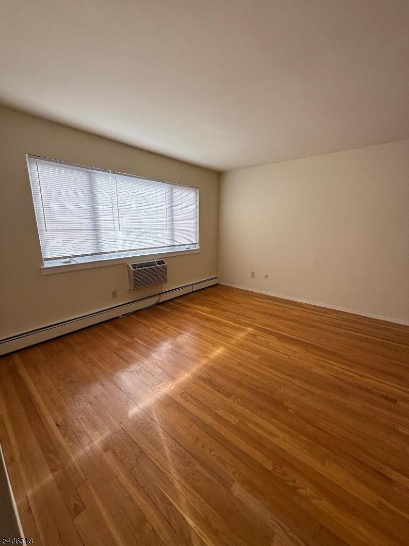 573 Broughton Ave 6A