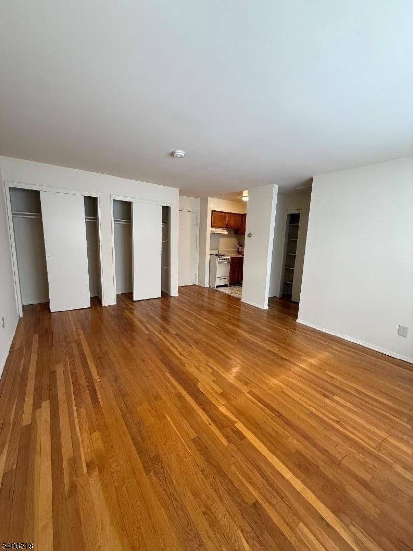 573 Broughton Ave 6A