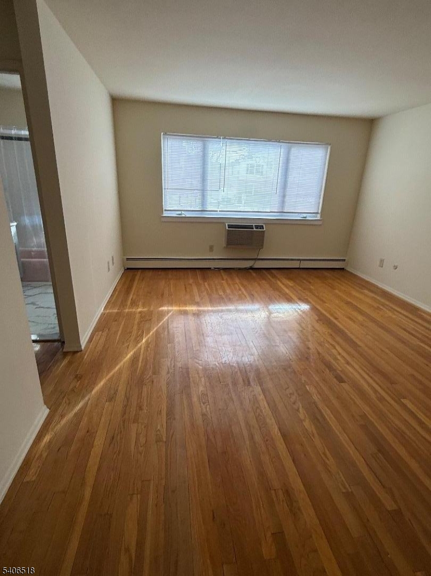 573 Broughton Ave 6A