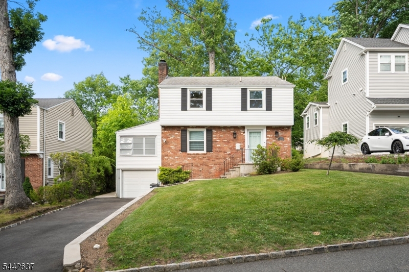 26 W Lawn Rd