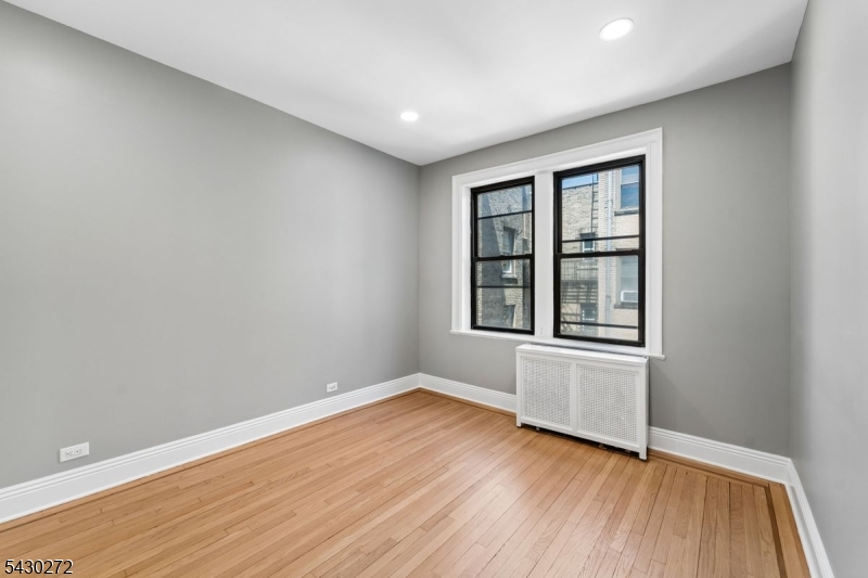 131 Kensington Ave D5