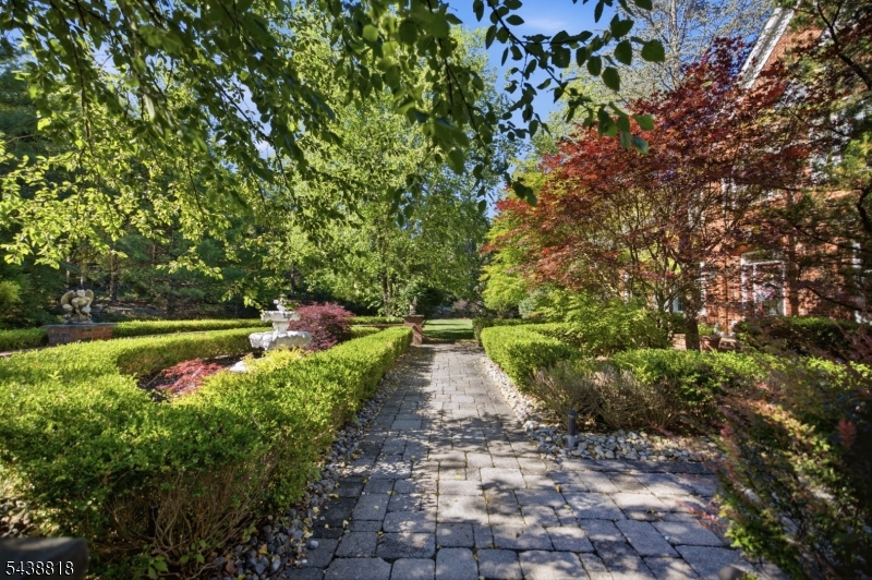 60 Morgan Dr