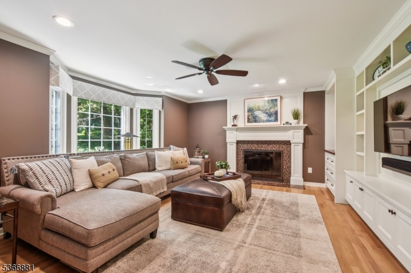 77 Dale Dr