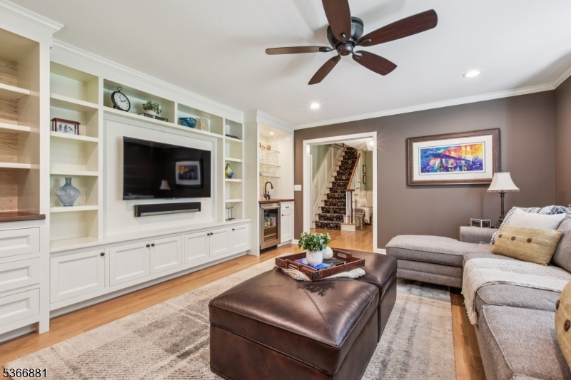 77 Dale Dr