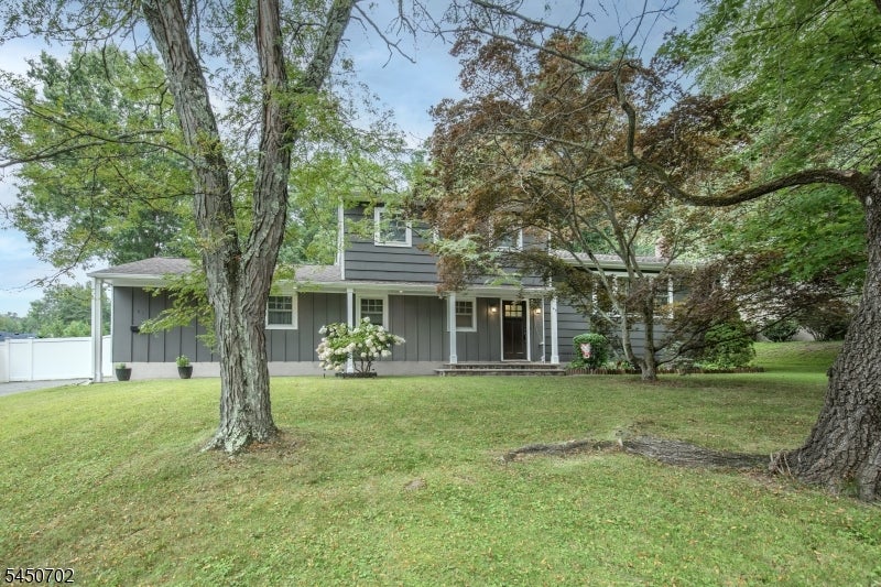43 Sandra Ln
