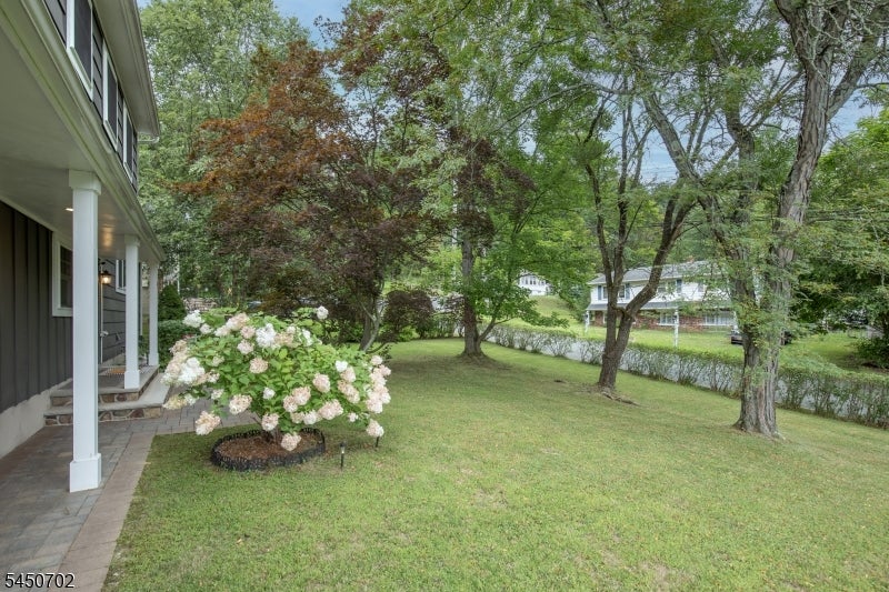 43 Sandra Ln