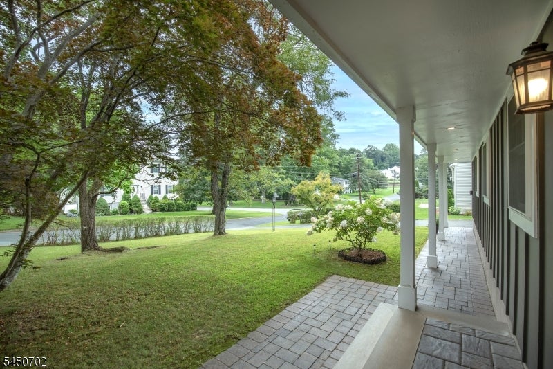 43 Sandra Ln