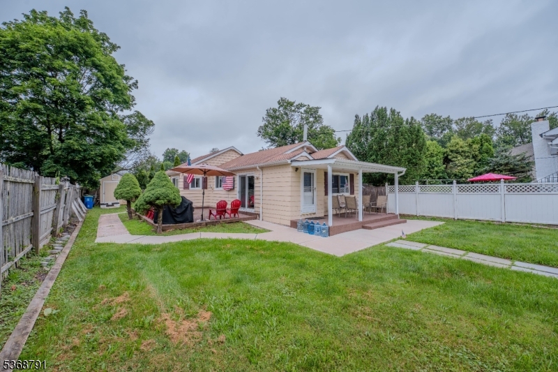 68 Maple St