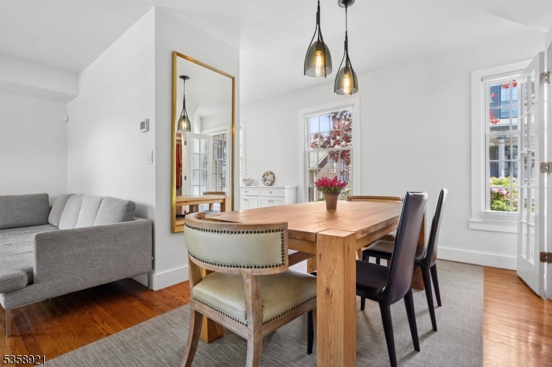 22 Murray Hill Sq