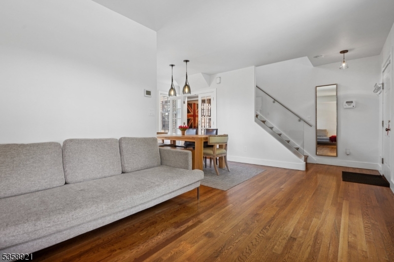 22 Murray Hill Sq