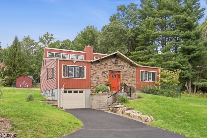 4 Spring Ln