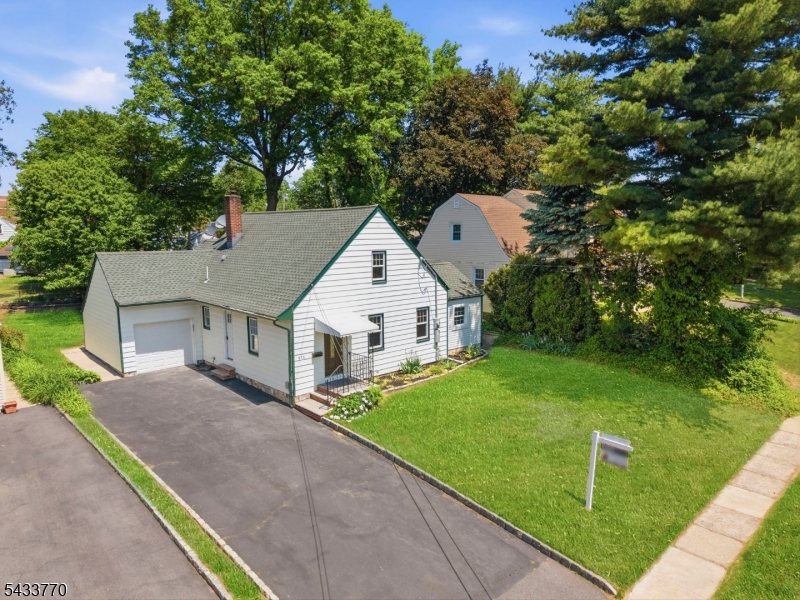 573 Conant St