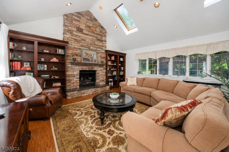 152 Hillside Ave