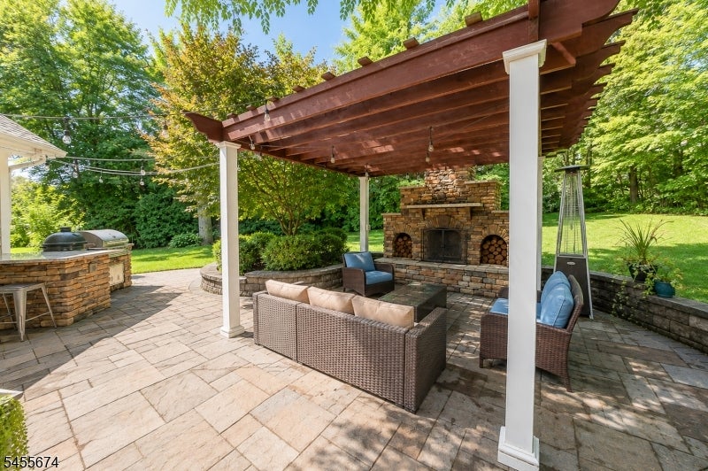 152 Hillside Ave