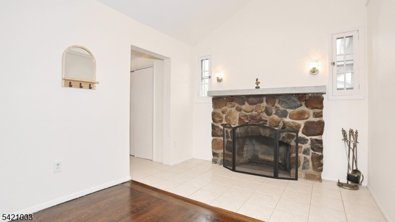 26 Mohawk Ave