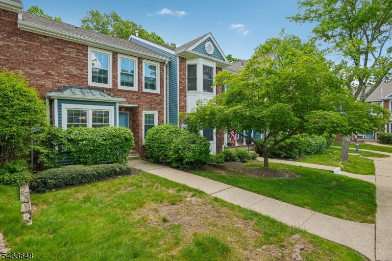 53 Woodledge Ct