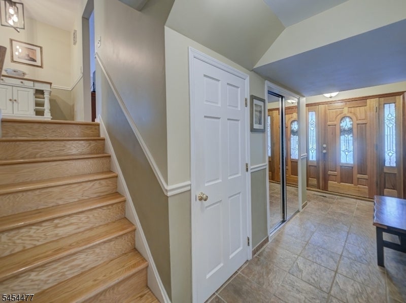 548 Garretson Rd