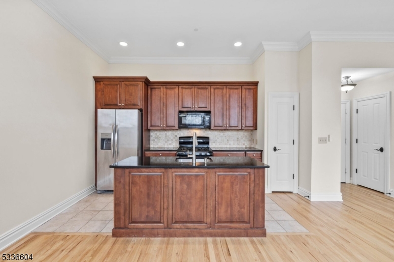 33 Forest Ave 1E