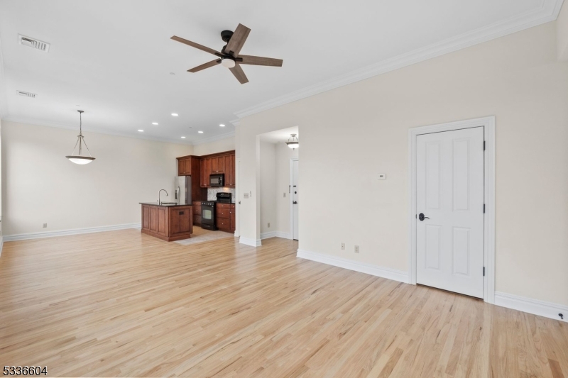 33 Forest Ave 1E