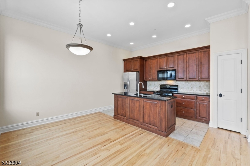 33 Forest Ave 1E