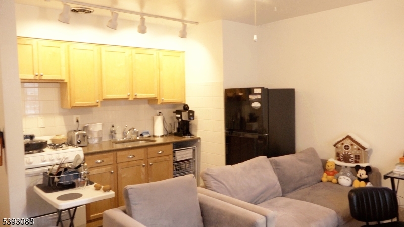 640 Franklin Ave J-1