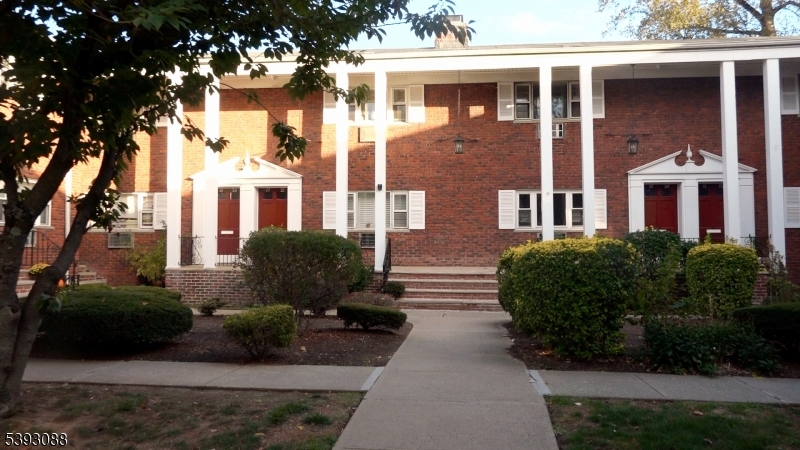 640 Franklin Ave J-1