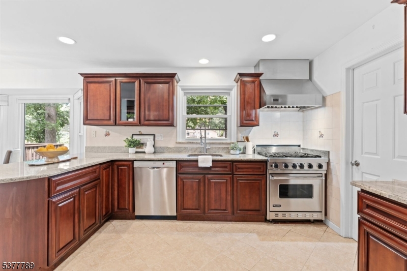 36 Scarsdale Dr