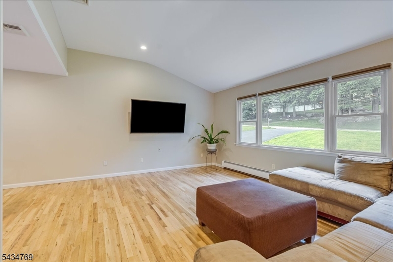 22 Green Apple Rd