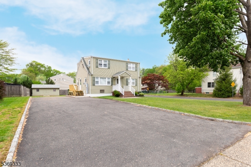 200 Plainfield Rd