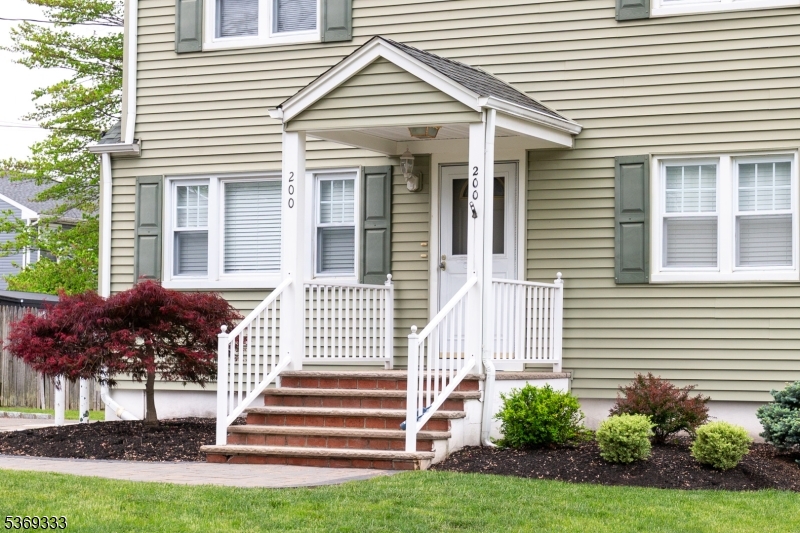200 Plainfield Rd