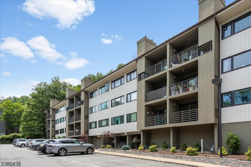 41 Mt Kemble Ave403 403