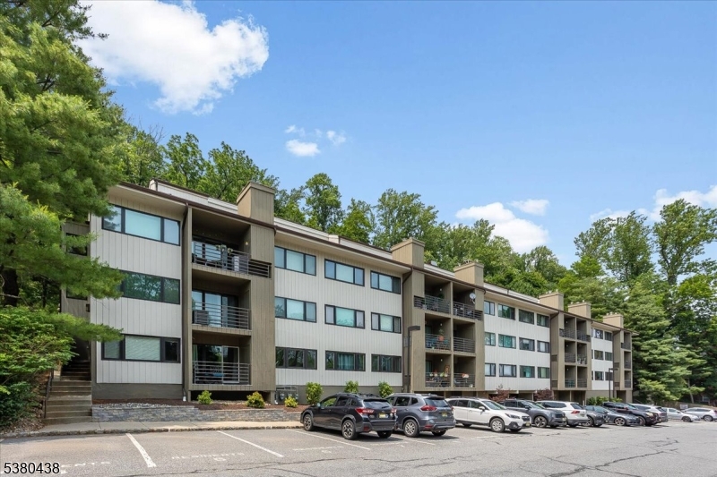 41 Mt Kemble Ave403 403