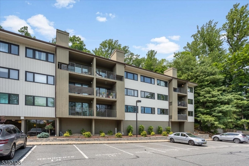 41 Mt Kemble Ave403 403