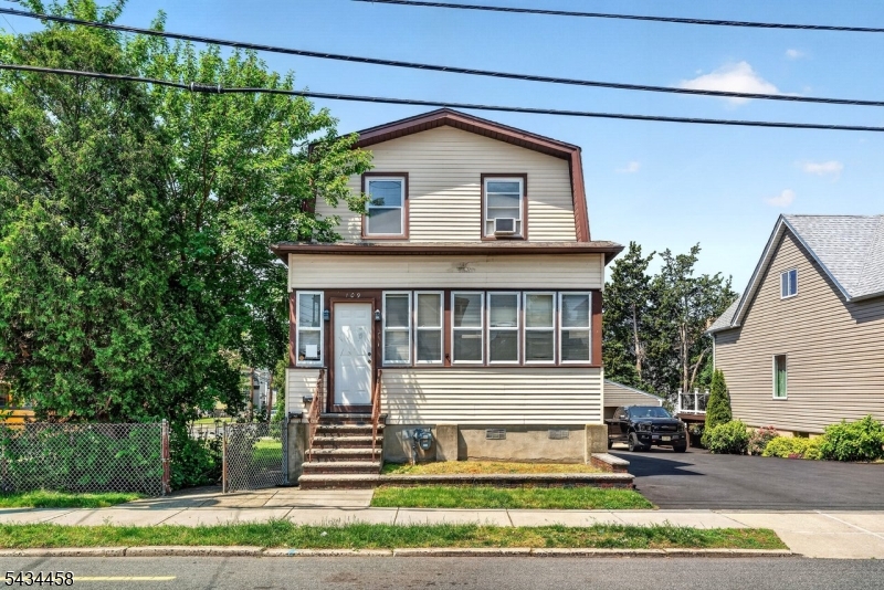 109 Main St