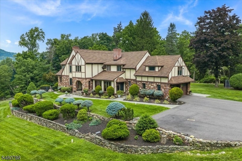 3 Manrodt Ct